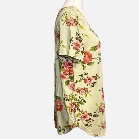 Lime & Chilli Green Floral Short Sleeve Top with Criss Cross‎ Neckline - Picture 2 of 8